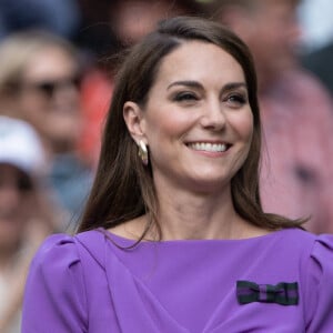 Elle se prépare à rejoindre la famille royale pour participer bientôt aux cérémonies du Souvenir en Angleterre
Kate Middleton annonce avoir terminé son traitement de chimiothérapie - La princesse Catherine de Galles lors de la finale Hommes du tournoi de tennis de Wimbledon. 