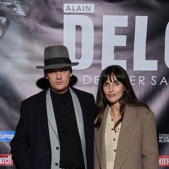 Exclusif - Alain-Fabien Delon et sa compagne Laura Bensadoun au photocall de la soirée Ciné-concert symphonique "Alain Delon, le dernier Samouraï" au Palais des congrès à Paris le 8 novembre 2024 le jour de son anniversaire. © Jacovides / Moreau / Bestimage 