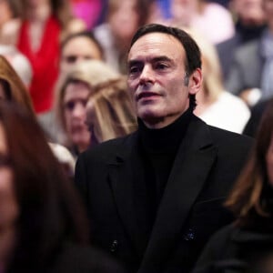 Exclusif - Anthony Delon lors de la soirée hommage Ciné-concert symphonique "Alain Delon, le dernier Samouraï" au palais des congrès à Paris le 8 novembre 2024 le jour de son anniversaire. Pour cette soirée, le chef d'orchestre Vahan Mardirossian a dirigé l'orchestre symphonique de Douai. © Jacovides / Moreau / Bestimage 