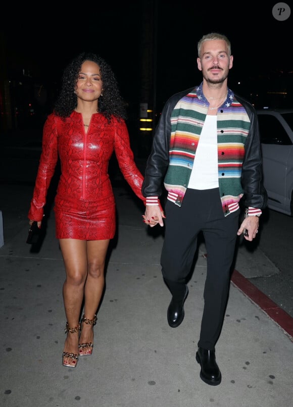 Bien qu'elle soit encore en apprentissage du français, Christina Milian a trouvé un langage universel pour s'intégrer : la gastronomie...
Los Angeles, CA - Christina Milian est arrivée au dîner dans une robe rouge à imprimé peau de serpent avec son mari Matt Pokora au Catch Steak LA à West Hollywood.