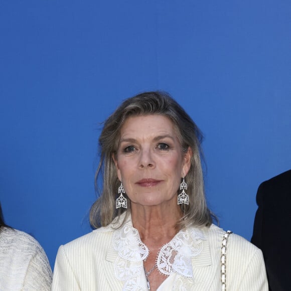 Très fière de son petit-fils, Caroline de Monaco a pu admirer Raphaël qui tenait le rôle de naviculaire à côté du thuriféraire.
Mélanie-Antoinette de Massy, la princesse Caroline de Hanovre, le prince Albert II de Monaco - Soirée de gala caritative "Coeur central" sur le court central du Rolex Monte-Carlo Masters à Monaco le 19 juin 2024.