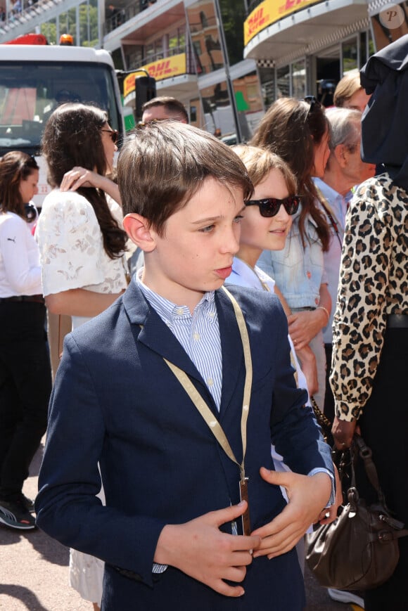 Sacha Casiraghi, Raphaël Elmaleh lors des qualifications du 81ème Grand Prix de Formule 1 (F1) de Monaco, le 25 mai 2024. © Claudia Albuquerque/Bestimage 