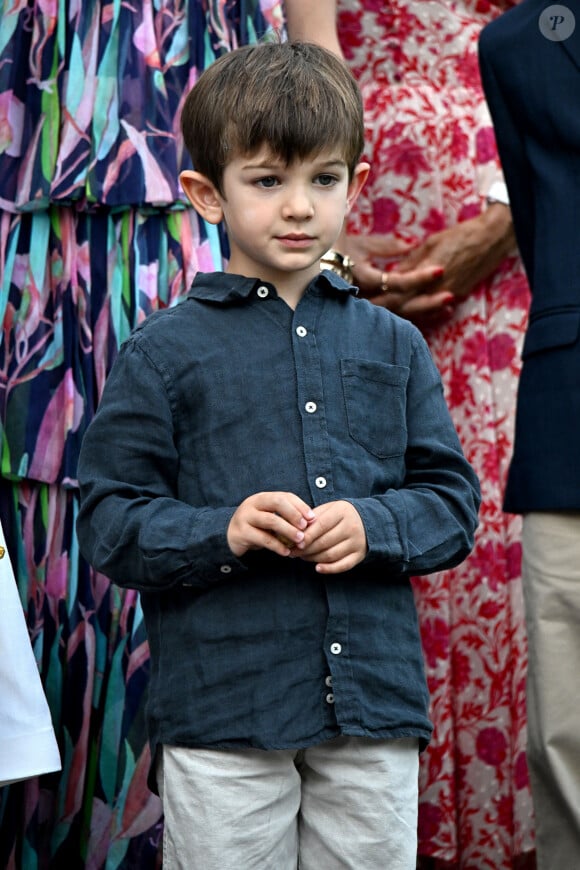 Le prince Albert II de Monaco, sa femme la princesse Charlene et leurs enfants, le prince héréditaire Jacques et la princesse Gabriella, accompagnés de Charlotte Casiraghi, de son fils Raphaël Elmaleh