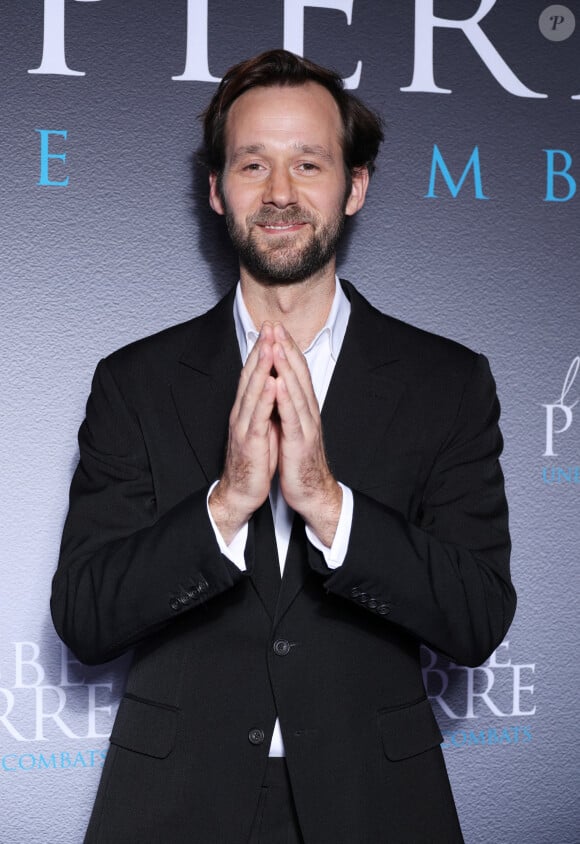 Benjamin Lavernhe lors de l'avant-première du film "L'Abbé Pierre - Une vie de combats" au cinéma UGC Normandie à Paris le 10 octobre 2023. © Denis Guignebourg / Bestimage