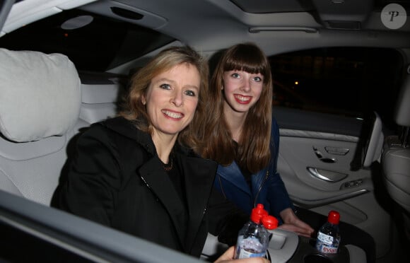 Karin Viard et sa fille Simone Machuel - Arrivées des people au défilé de mode, collection prêt-à-porter automne-hiver 2014/2015 "Paul & Joe" à Paris. Le 4 mars 2014 