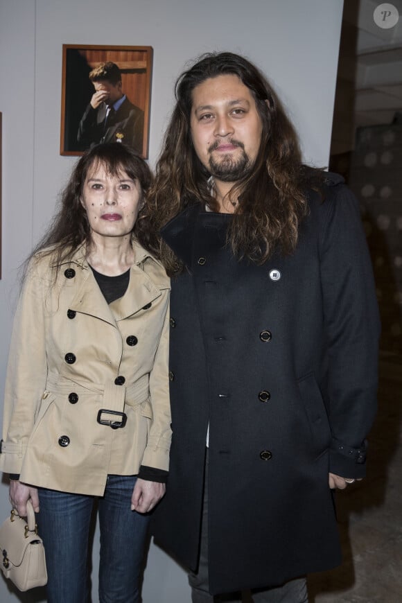 Semi Exclusif - Bambou et son fils Lulu Gainsbourg à l'exposition itinérante Burberry "Here we are" dans les anciens locaux du journal Libération à Paris en marge des collections Haute-Couture printemps-été 2018 le 24 janvier 2018. I.Law devient égérie Burberry dans une campagne monde. © Olivier Borde / Bestimage