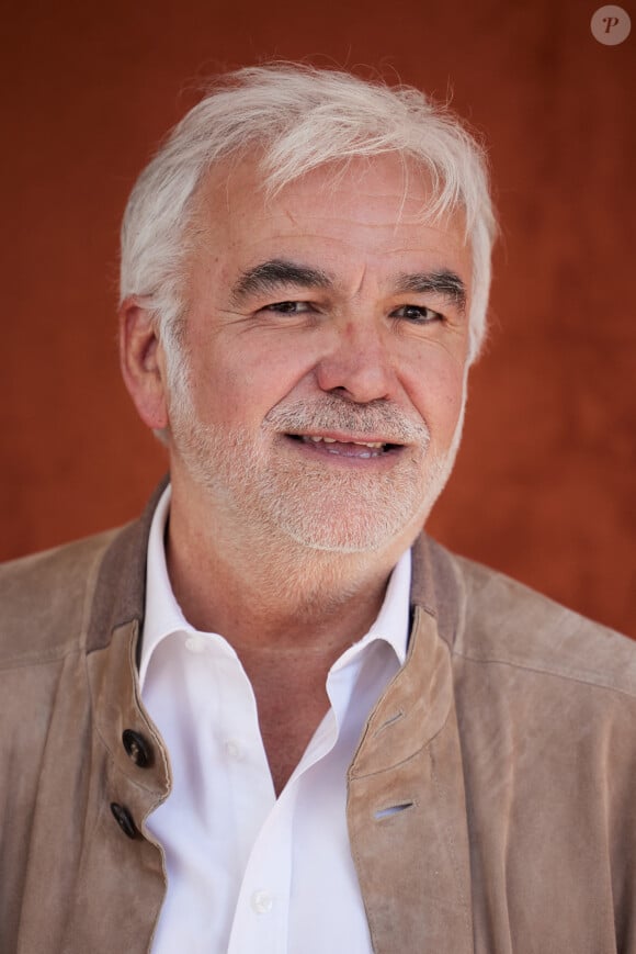 Décès - Pascal Praud a perdu son père - Pascal Praud au village lors des Internationaux de France de tennis de Roland Garros 2023, à Paris, France, le 4 juin 2023. © Cyril Moreau/Bestimage 