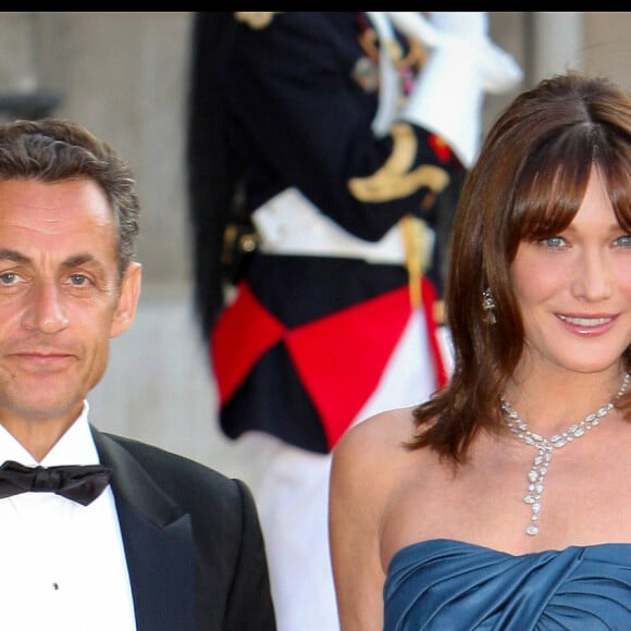 "Il y a 17 ans jour pour jour, nous nous sommes rencontrés mon amour.... @nicolassarkozy. Merci à la vie de nous avoir donné cet amour incroyable... Gratitude infinie"
Archives : Carla Bruni et Nicolas Sarkozy