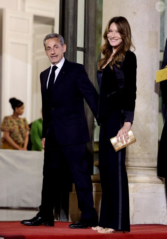 Nicolas Sarkozy et sa femme Carla Bruni-Sarkozy lors de l'accueil par le couple présidentiel français du président du Kazakhstan au palais de l'Elysée à Paris pour un dîner d'état le 5 novembre 2024. © Dominique Jacovides / Bestimage 