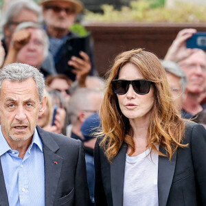 José Pietroboni, chef du protocole de l'Elysée, Nicolas Sarkozy et sa femme Carla Bruni - Arrivées aux obsèques de l'auteure-compositrice-interprète et actrice française Françoise Hardy au crématorium du cimetière du Père-Lachaise à Paris, France, le 20 juin 2024. © Jacovides-Moreau/Bestimage 