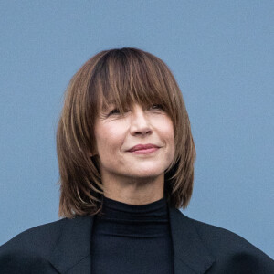 Sophie Marceau est arrivée au défilé Balenciaga lors du défilé Vêtement Femme Printemps-Été 2025 dans le cadre de la semaine de la mode à Paris le 30 septembre 2024 à Paris, France. Photo par Nasser Berzane/ABACAPRESS.COM