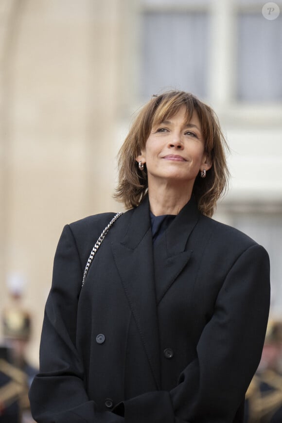 L'actrice française Sophie Marceau arrive pour assister à un dîner d'État officiel dans le cadre de la visite d'État de deux jours du président chinois en France, au palais de l'Élysée à Paris, le 6 mai 2024.Photo by Eliot Blondet/ABACAPRESS.COM