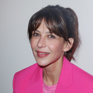 Sophie Marceau assiste au défilé "Le Raphia" de Jacquemus le 12 décembre 2022 au Bourget, France. Photo par ABACAPRESS.COM