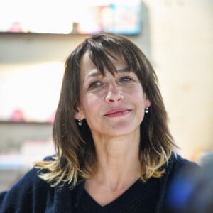 Sophie Marceau au "Festival Du Livre De Paris" au Grand Palais Ephemere le 21 avril 2023 à Paris, France. Le festival du livre se déroule du 21 au 23 avril. Photo par Lionel Urman/ABACAPRESS.COM