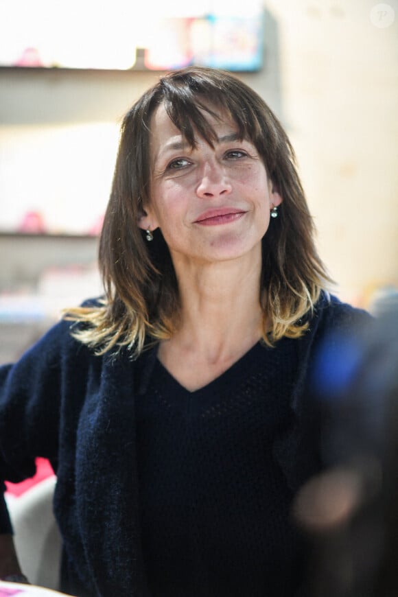 Sophie Marceau au "Festival Du Livre De Paris" au Grand Palais Ephemere le 21 avril 2023 à Paris, France. Le festival du livre se déroule du 21 au 23 avril. Photo par Lionel Urman/ABACAPRESS.COM