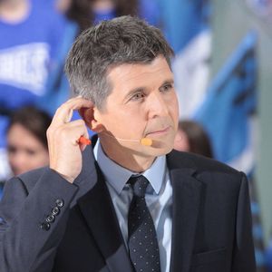 Le journaliste a opéré un grand tournant dans sa carrière en décidant de quitter France Télévisions pour se tourner vers la radio.
Les porte-drapeaux pour les Jeux Olympiques et Paralympiques de Paris 2024 au Journal télévisé de France 2 en présence de Thomas Sotto à Paris, France, le 12 juillet 2024. © Jonathan Rebboah /Panoramic/Bestimage