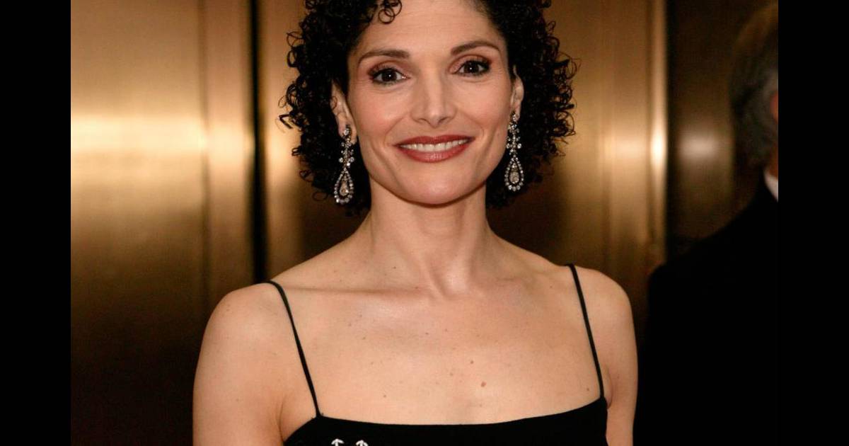 Mary Elizabeth Mastrantonio New York Section Criminelle Mary Elizabeth Mastrantonio au casting de la nouvelle saison de la