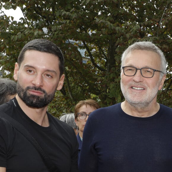 Exclusif - Hugo Manos et son compagnon Laurent Ruquier I - Inauguration de la place Line Renaud a Rueil-Malmaison le 22 Juin 2024. © Jlppa / Bestimage