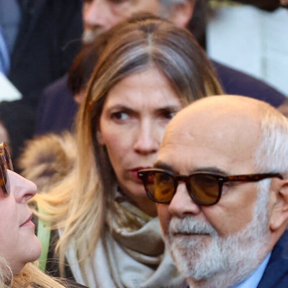 Josiane Balasko, sa fille Marilou Berry, Gérard Jugnot, George Aguilar - Sortie des Obsèques de Michel Blanc en l'église Saint-Eustache à Paris, le 10 octobre 2024. © Moreau / Jacovides / Bestimage 