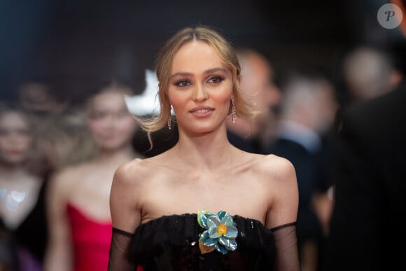 Lily-Rose Depp assiste au tapis rouge de "The Idol" lors de la 76ème édition du festival de Cannes au Palais des Festivals le 22 mai 2023 à Cannes, France.