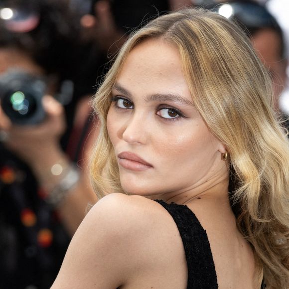 Lily-Rose Depp assiste au photocall de The Idol lors du 76ème festival de Cannes au Palais des Festivals le 23 mai 2023 à Cannes, France.