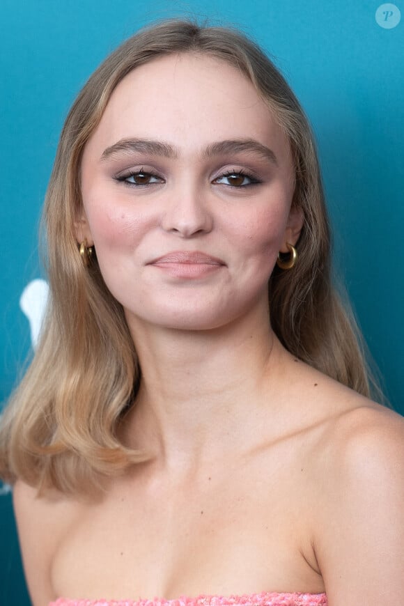 Lily-Rose Depp présente au Photocall de The King dans le cadre de la 76e Mostra de Venise le 02 septembre 2019.