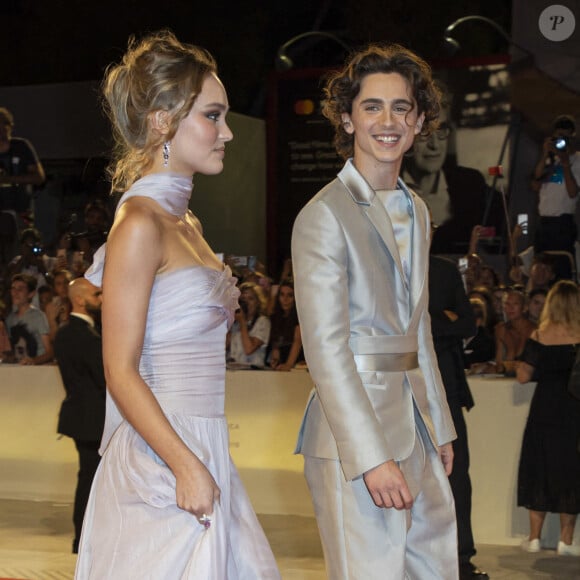 Elle avait notamment partagé la vie de la star Timothée Chalamet par le passé
Lily-Rose Depp et Timothee Chalamet foulent le tapis rouge pour le film The King dans le cadre de la 76e Mostra del Cinema de Venise à Venise, en Italie, le 2 septembre 2019.