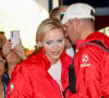 Souriante, la maman des jumeaux Jacques et Gabriella a opté pour une mise en beauté naturelle et lumineuse et portait une veste rouge aux couleurs de l'événement.
La princesse Charlene de Monaco a donné le départ de la 25eme No Finish Line à Monaco, le 16 novembre 2024