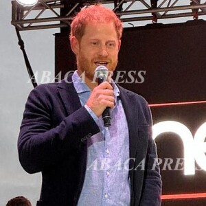 Le Prince Harry remet un prix à Loren Courtney, pilote d'hélicoptère et secouriste, lors du concert 2024 One805LIVE ! Concert de soutien aux premiers intervenants de Santa Barbara organisé par Kevin Costner dans sa propriété au bord de l'océan à Motecito, CA, USA ? Le 20 septembre 2024. Photo par London Entertainment/Splash News/ABACAPRESS.COM