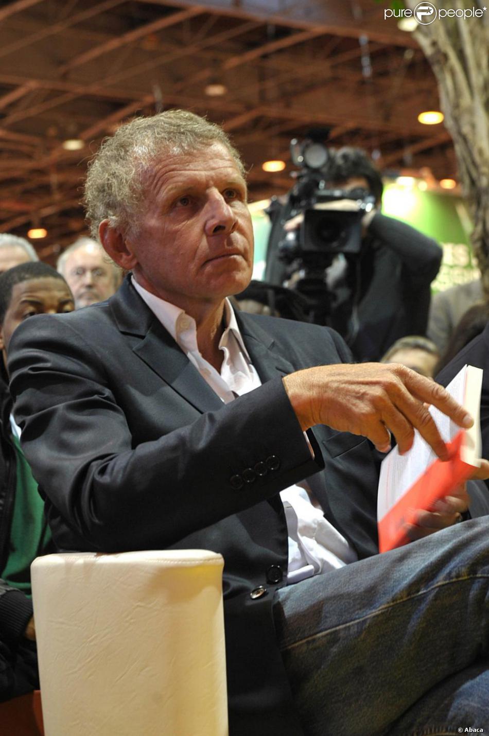 Patrick Poivre d'Arvor lors du Salon du Livre le 30 mars 2010 - Purepeople