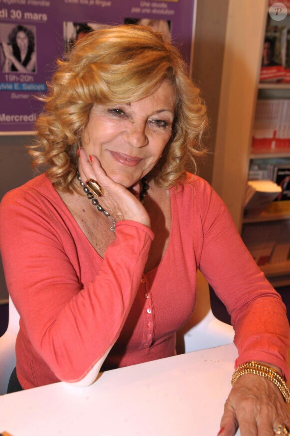 Nicoletta lors du Salon du Livre le 30 mars 2010