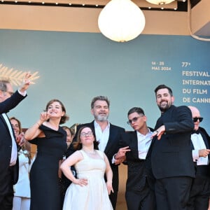 Céline Groussard, Arnaud Toupense, Alice Belaïdi, Ludovic Boul, Artus Solaro, Sofian Ribes, Clovis Cornillac, Mayane-Sarah El Baze, Marc Riso et Boris Pitoeff lors de la projection de 'Le Comte De Monte-Cristo' et du tapis rouge au Palais Des Festivals à Cannes, France, le 22 mai 2024 dans le cadre du 77ème Festival de Cannes.