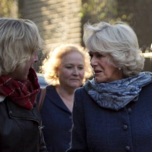 Camilla Parker Bowles, duchesse de Cornouailles, visite le chenil "Battersea Dogs & Cats Home" a Londres. Le 12 decembre 2012 