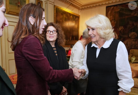 La reine consort d'Angleterre Camilla Parker Bowles lors de la réception pour le "Booker Prize Foundation" à la Clarence House à Londres. Le 12 novembre 2024 