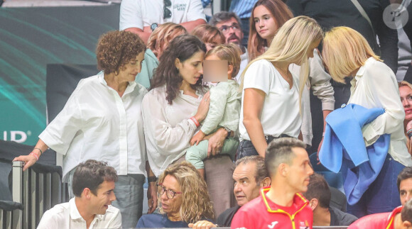 Sa femme, Xisca Perello, était évidemment présente avec leur fils, Rafael Junior sur les genoux
 
Xisca Perello et son fils Rafael Nadal Junior, María Isabel Nadal et Ana María Parera dans les tribunes de la Coupe Davis à Malaga, ce mardi 19 novembre.