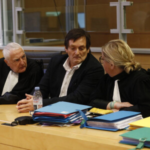 Pierre Palmade au tribunal de Melun avec ses avocats Me Alain Barsikian et Me Céline Lasek pour son procès pour blessures involontaires à la suite d'un accident de la route en février 2023 dans lequel sa voiture a percuté un autre véhicule à Melun. Le 20 novembre 2024. © Christophe Clovis / Bestimage 