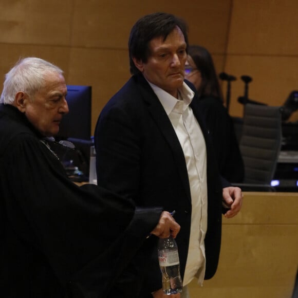 Pierre Palmade au tribunal de Melun avec ses avocats pour son procès pour blessures involontaires à la suite d'un accident de la route en février 2023 dans lequel sa voiture a percuté un autre véhicule à Melun. Le 20 novembre 2024. © Christophe Clovis / Bestimage 