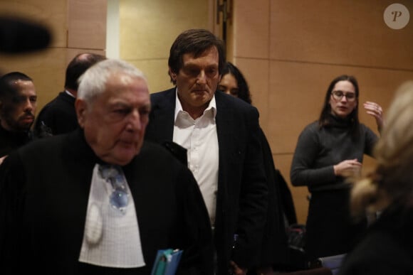 Pierre Palmade au tribunal de Melun avec ses avocats pour son procès pour blessures involontaires à la suite d'un accident de la route en février 2023 dans lequel sa voiture a percuté un autre véhicule à Melun. Le 20 novembre 2024. © Christophe Clovis / Bestimage 