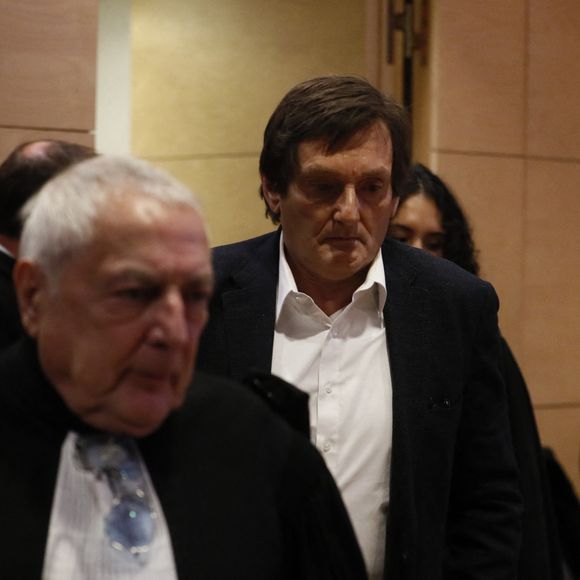 Pierre Palmade au tribunal de Melun avec ses avocats pour son procès pour blessures involontaires à la suite d'un accident de la route en février 2023 dans lequel sa voiture a percuté un autre véhicule à Melun. Le 20 novembre 2024. © Christophe Clovis / Bestimage 