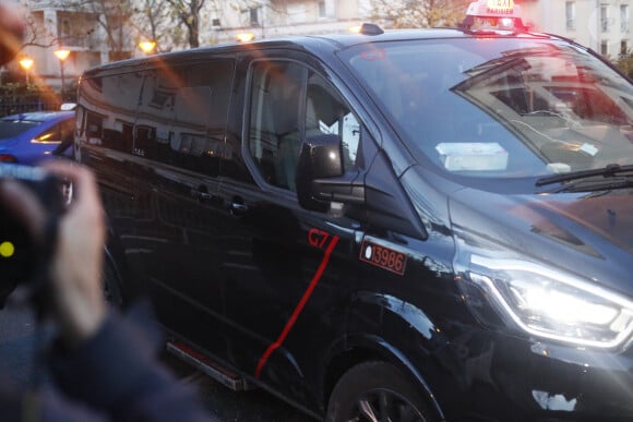 Pierre Palmade arrive en van au tribunal de Melun pour son procès pour blessures involontaires à la suite d'un accident de la route en février 2023 dans lequel sa voiture a percuté un autre véhicule. © Christophe Clovis / Bestimage 