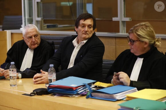 Pierre Palmade au tribunal de Melun avec ses avocats Me Alain Barsikian et Me Céline Lasek pour son procès pour blessures involontaires à la suite d'un accident de la route en février 2023 dans lequel sa voiture a percuté un autre véhicule à Melun. Le 20 novembre 2024. © Christophe Clovis / Bestimage 