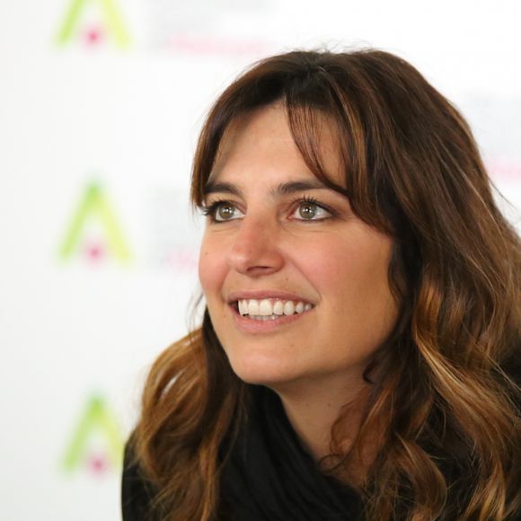 Laetitia Milot dédicace son livre "Ma clé du bonheur" à la foire d'Anova à Alençon le 5 mars 2023. 