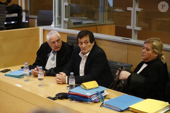 Pierre Palmade au tribunal de Melun avec ses avocats Me Alain Barsikian et Me Céline Lasek pour son procès pour blessures involontaires à la suite d'un accident de la route en février 2023 dans lequel sa voiture a percuté un autre véhicule à Melun. Le 20 novembre 2024. © Christophe Clovis / Bestimage 