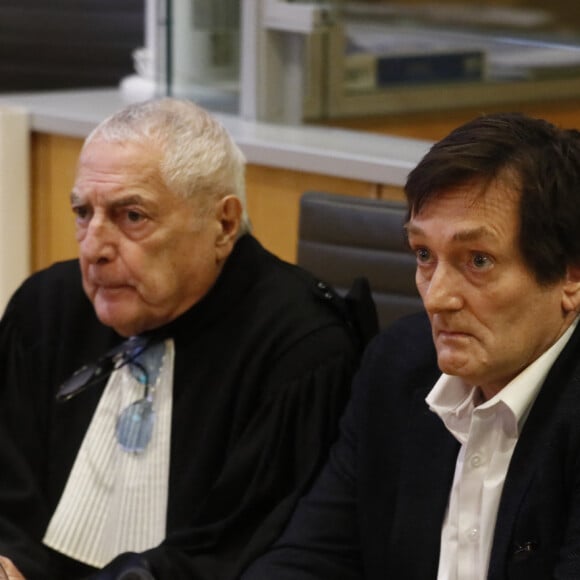 Pierre Palmade au tribunal de Melun avec ses avocats Me Alain Barsikian et Me Céline Lasek pour son procès pour blessures involontaires à la suite d'un accident de la route en février 2023 dans lequel sa voiture a percuté un autre véhicule à Melun. Le 20 novembre 2024. © Christophe Clovis / Bestimage 