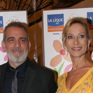 Rebecca Hampton (robe Christophe Guillarmé) et son nouveau compagnon Vincent Azé - 28ème Gala de l'Espoir au profit de la Ligue contre le cancer au théâtre des Champs-Elysées à Paris le 29 Novembre 2022. © Bertrand Rindoff / Bestimage