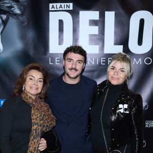 "Cela nous amuse quand ses amis parlent de certaines références que je n'ai pas", s'amuse Baptiste Germain
 
Exclusif - Dominique Tapie, Sophie Tapie (enceinte) , son mari Baptiste Germain au photocall de la soirée Ciné-concert symphonique "Alain Delon, le dernier Samouraï" au Palais des congrès à Paris le 8 novembre 2024 le jour de son anniversaire. © Jacovides / Moreau / Bestimage