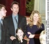 Ensemble, ils ont eu trois enfants, Victor, Astrée et Louise.
Thierry Lhermitte, sa femme et sa fille Louise en 2001 lors de la décoration de Gérard Jugnot des insignes de la légion d'honneur.