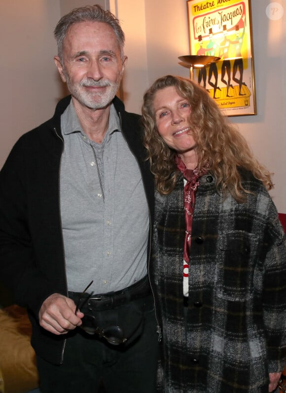 Exclusif - Thierry Lhermitte et sa femme Hélène - People à la représentation de la pièce de théâtre "Fleurs de soleil" au théâtre Antoine à Paris, France, le 16 mars 2023. © Bertrand Rindoff/Bestimage