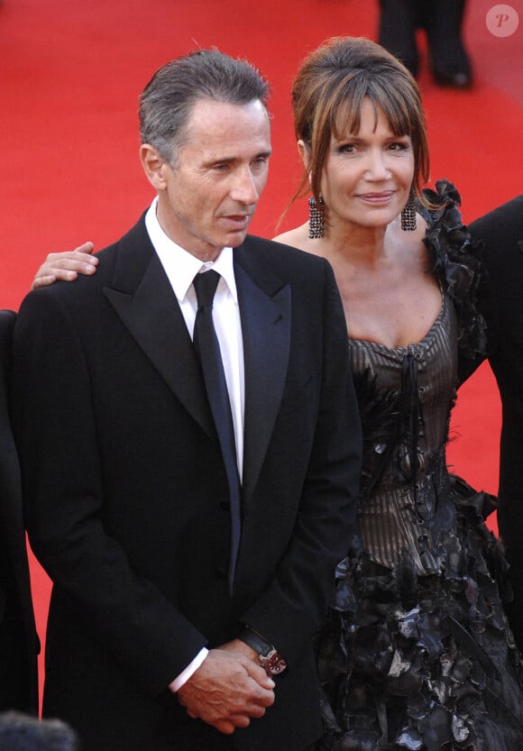 Thierry Lhermitte et Clémentine Célarié arrivent à la projection de 'Looking for Eric' lors du 62ème Festival de Cannes au Palais des Festivals à Cannes, France, le 18 mai 2009. Photo Gorassini-Guignebourg/ABACAPRESS.COM