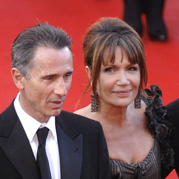 Thierry Lhermitte et Clémentine Célarié arrivent à la projection de 'Looking for Eric' lors du 62ème Festival de Cannes au Palais des Festivals à Cannes, France, le 18 mai 2009. Photo Gorassini-Guignebourg/ABACAPRESS.COM